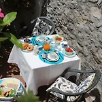 Invito Al Viaggio Couette-café