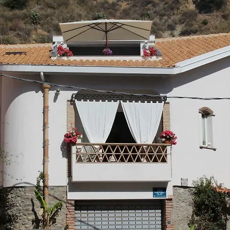 Invito Al Viaggio Couette-café Giardini-Naxos